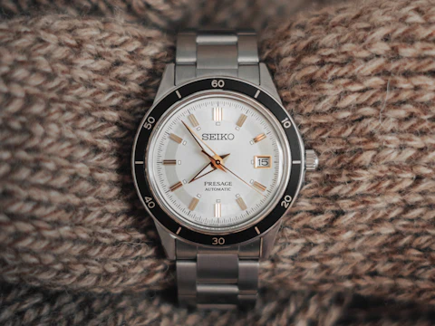 Reloj clásico de acero